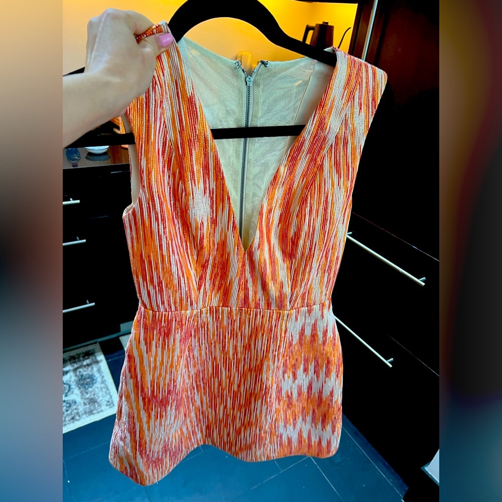 Sleeveless vneck mini